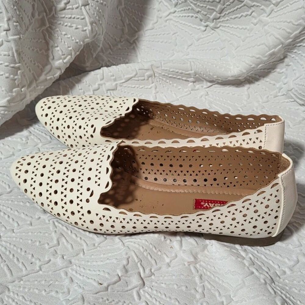 Unionbay Whitney White Laser Cut Ballet Flats Size 7M Euc
